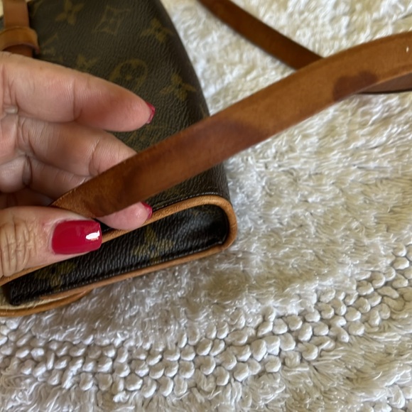 Louis Vuitton petit pouchet Florentine belt bag. Pre loved, authentic, w/COA. - Picture 14 of 15